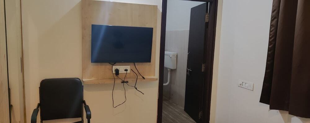 Хидерабад: iROOMZ P Homes