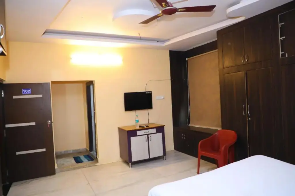 Хидерабад: iROOMZ HOTEL PEACEFUL STAY VILLA