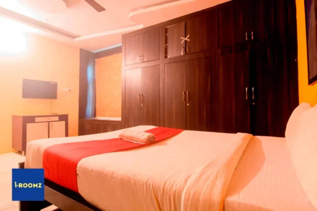 Хидерабад: iROOMZ HOTEL PEACEFUL STAY VILLA