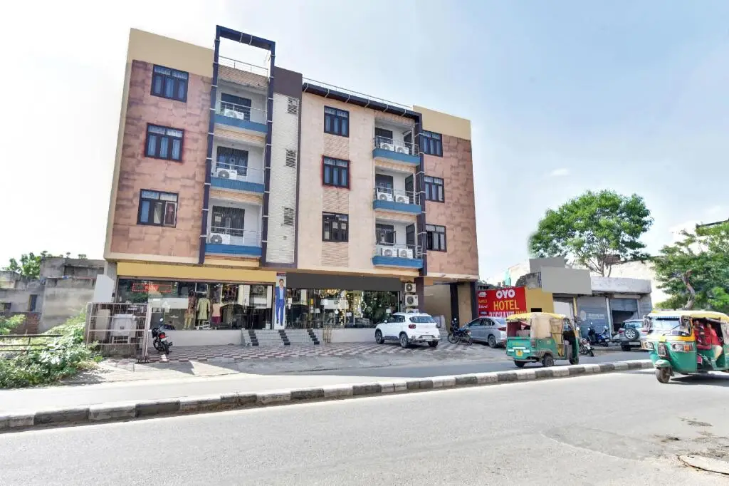 OYO Townhouse 575 Hotel Rushank Inn — фото 1