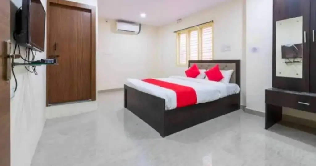 Гуруграм: OYO 88672 Hotel Divyanka Inn
