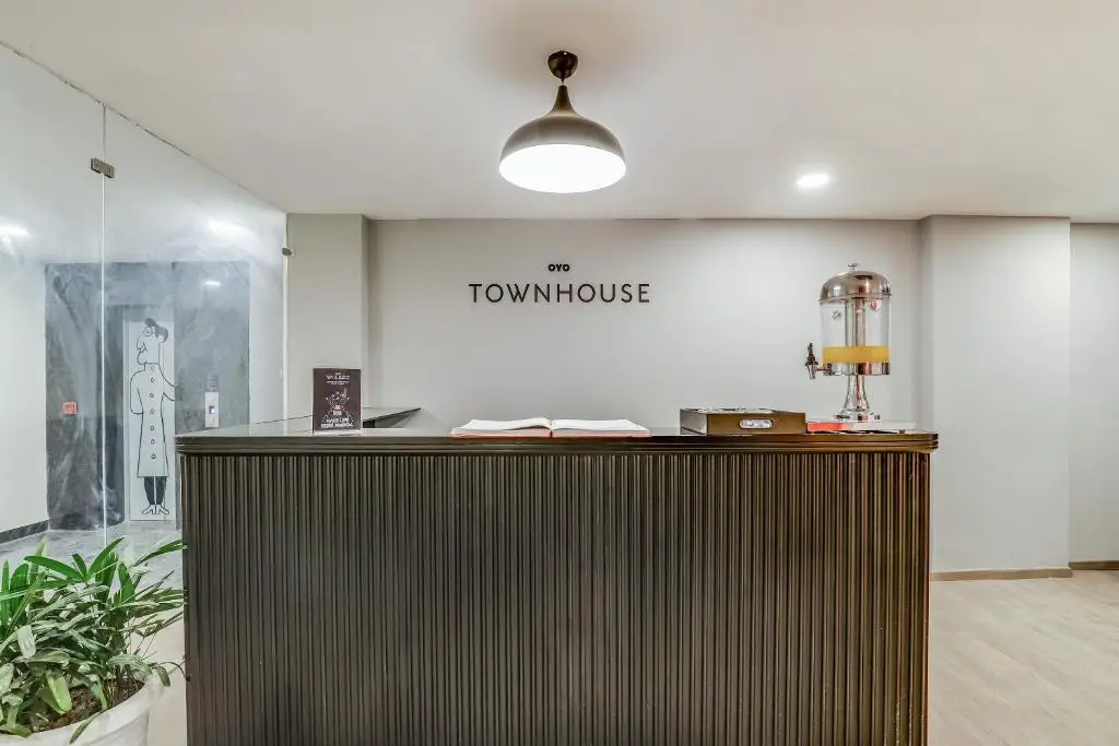 Гуруграм: OYO Townhouse 493 Hotel Tel One Stay Near Omaxe Celebration Mall