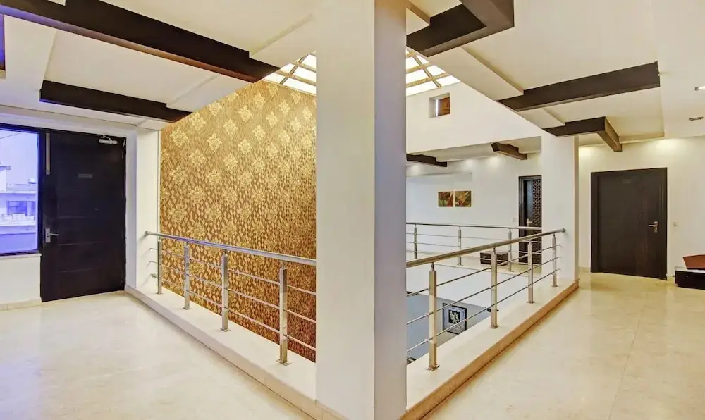 Гуруграм: Hotel Blue Moon Residency Near Huda Metro station