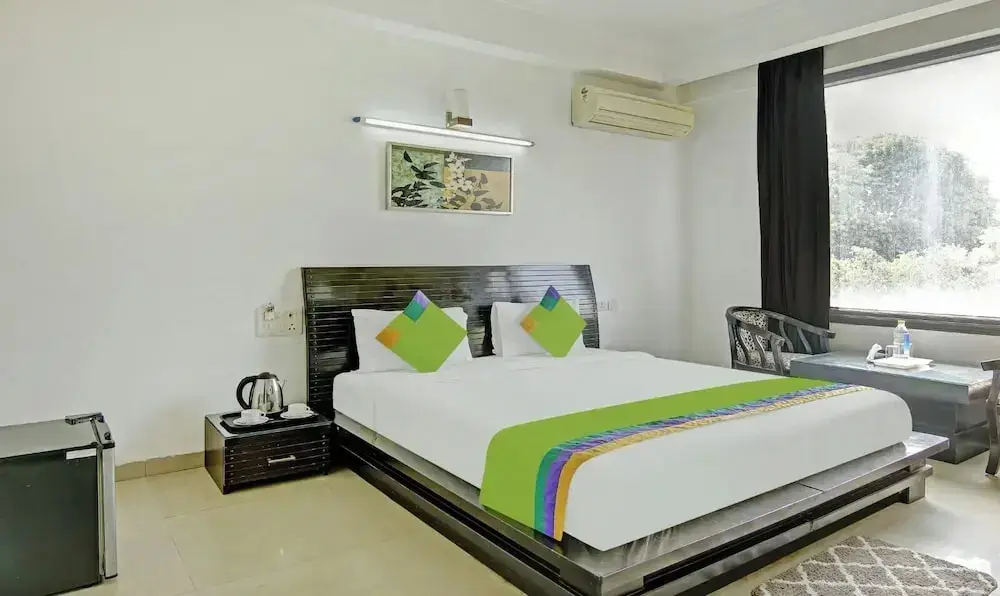 Гуруграм: Hotel Blue Moon Residency Near Huda Metro station