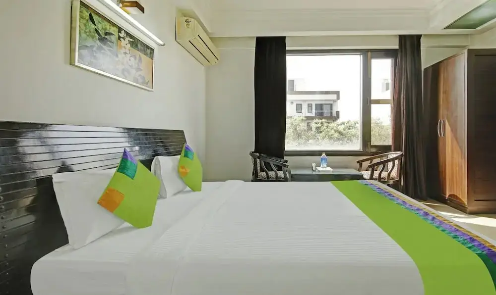 Hotel Blue Moon Residency Near Huda Metro station — фото 1