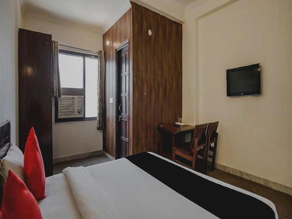 Гуруграм: OYO Flagship 703127 Hotel Devi Palace