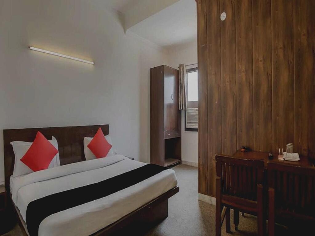 Гуруграм: OYO Flagship 703127 Hotel Devi Palace