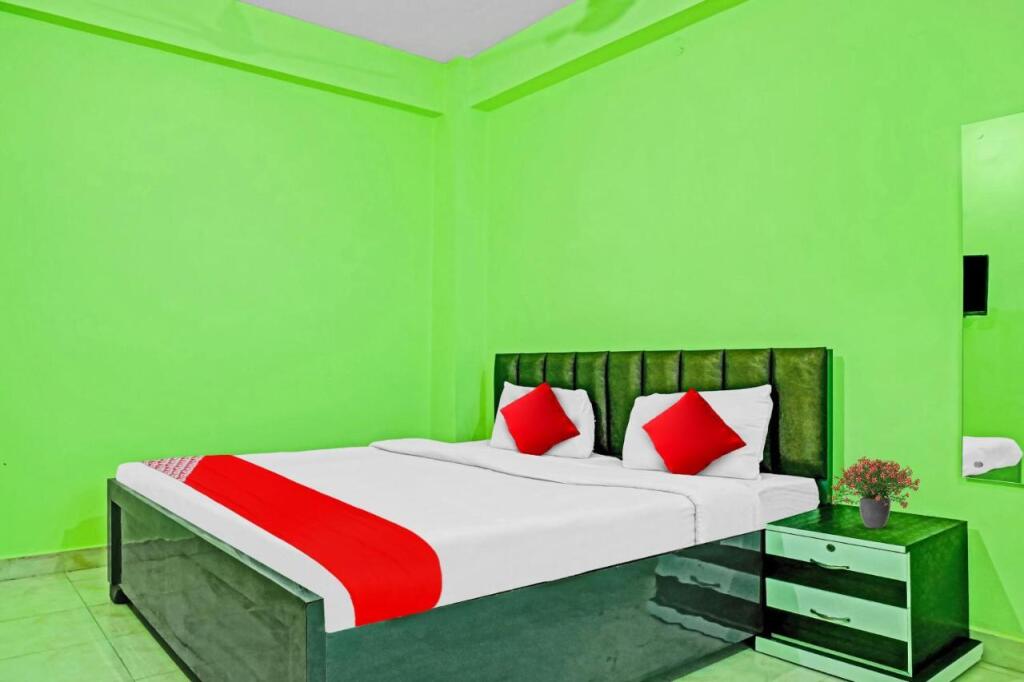 Джуси: OYO Flagship 806669 Hotel Kadambari