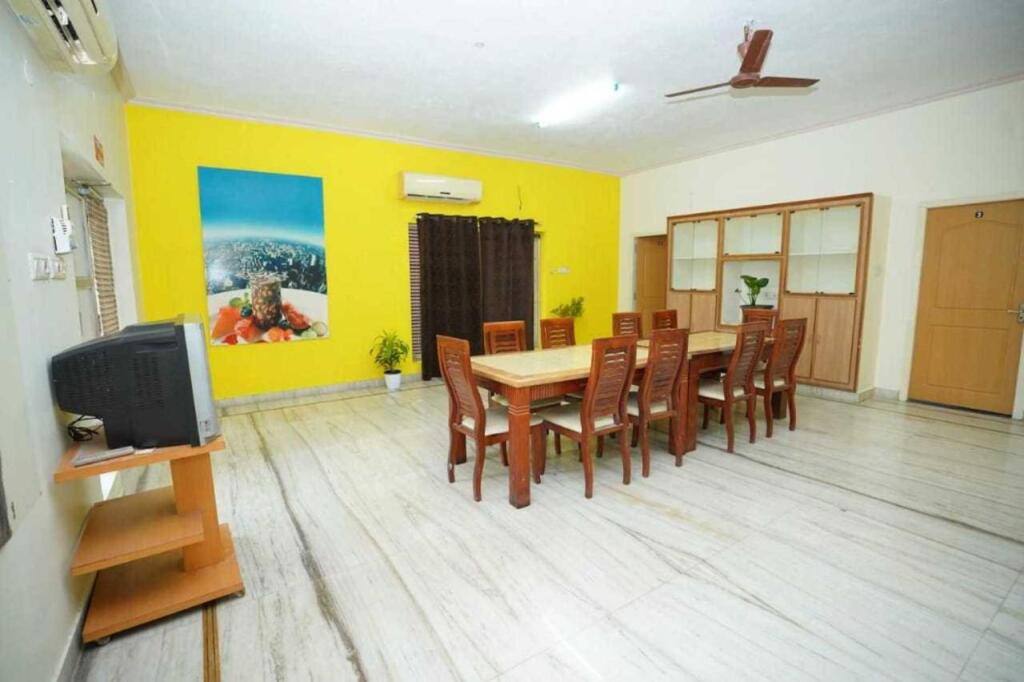 Какинада: OYO Flagship 805641 The Central Guest House
