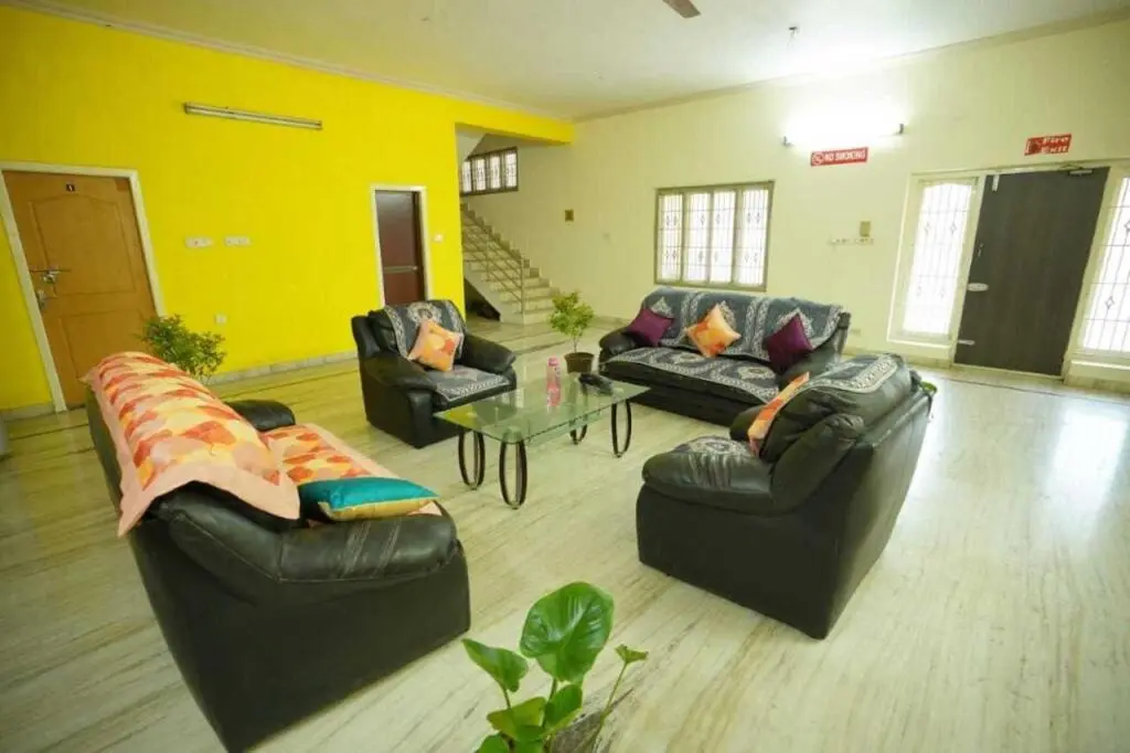 Какинада: OYO Flagship 805641 The Central Guest House