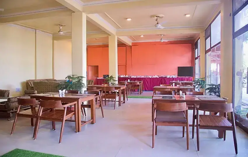 Кангра: Hotel Oasis