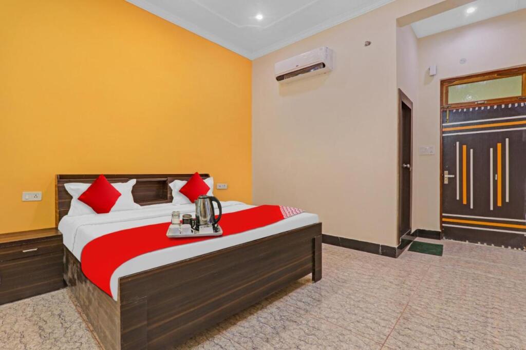 Канпур: Oyo Flagship 70327 Hotel Manu Grand