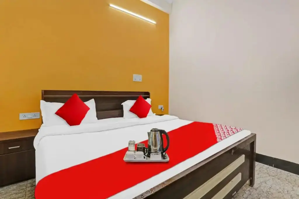 Канпур: Oyo Flagship 70327 Hotel Manu Grand