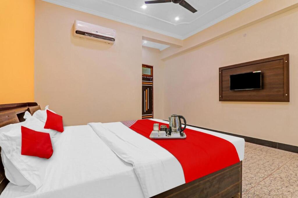 Канпур: Oyo Flagship 70327 Hotel Manu Grand