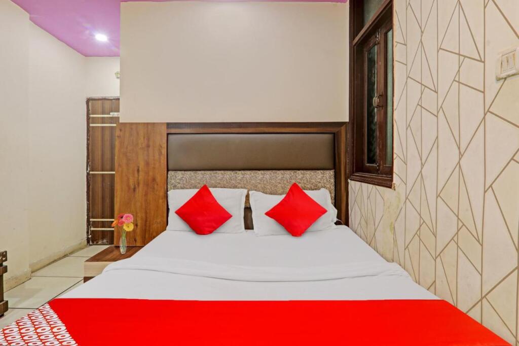 Канпур: OYO Flagship 806856 Hotel Ashirvad