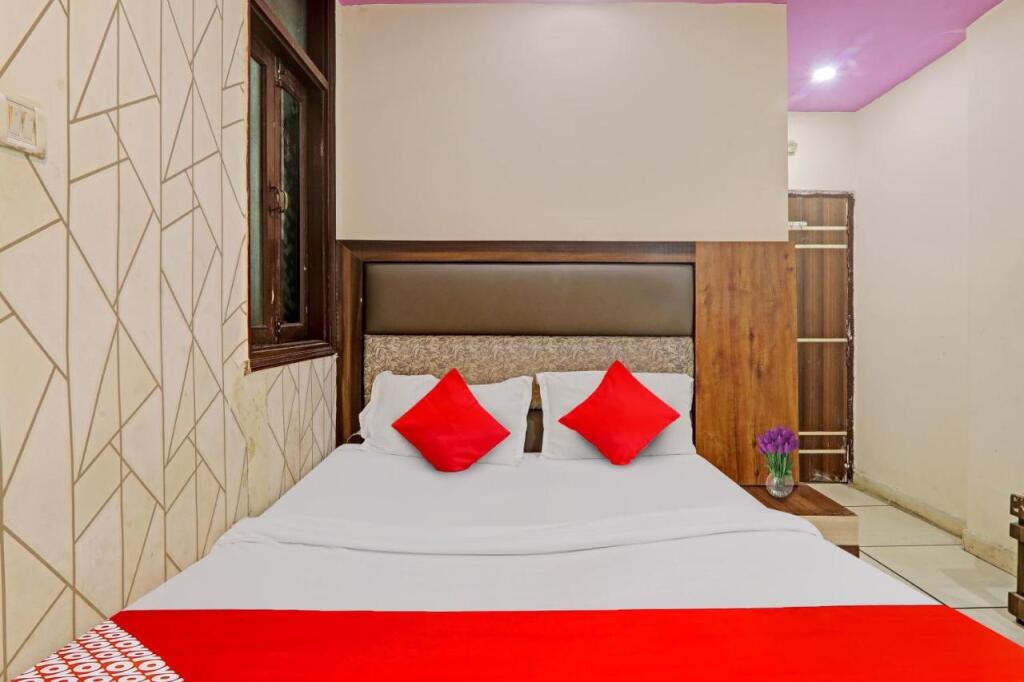 Канпур: OYO Flagship 806856 Hotel Ashirvad