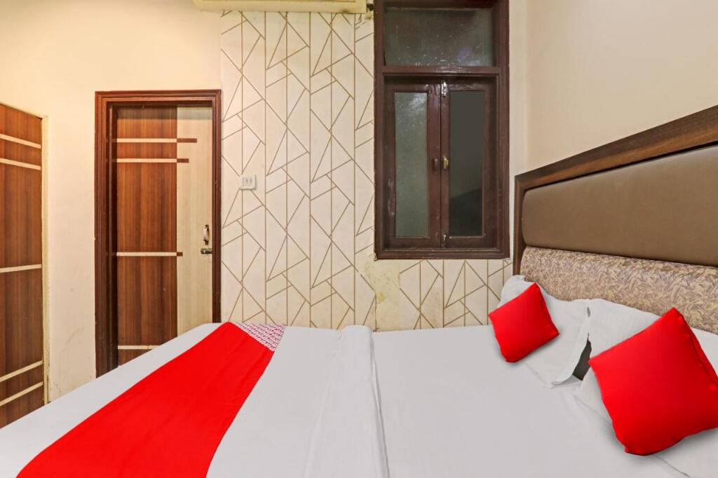 Канпур: OYO Flagship 806856 Hotel Ashirvad