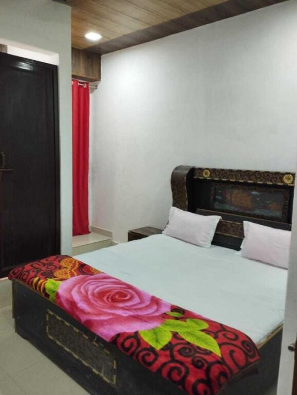 Канпур: OYO 702305 Hotel Rajeshwari Plaza