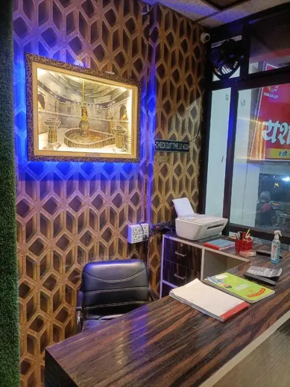 Канпур: OYO 70140 Hotel Yash Galaxy