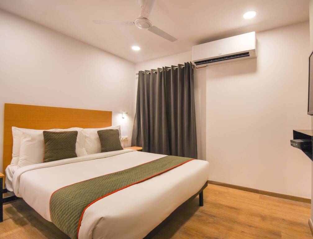 Колката: Oyo Townhouse 444 Heera Holiday Inn