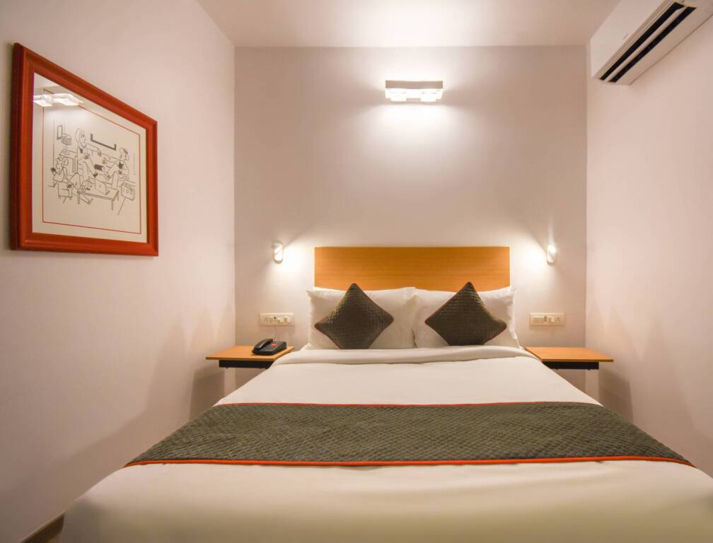 Колката: Oyo Townhouse 444 Heera Holiday Inn