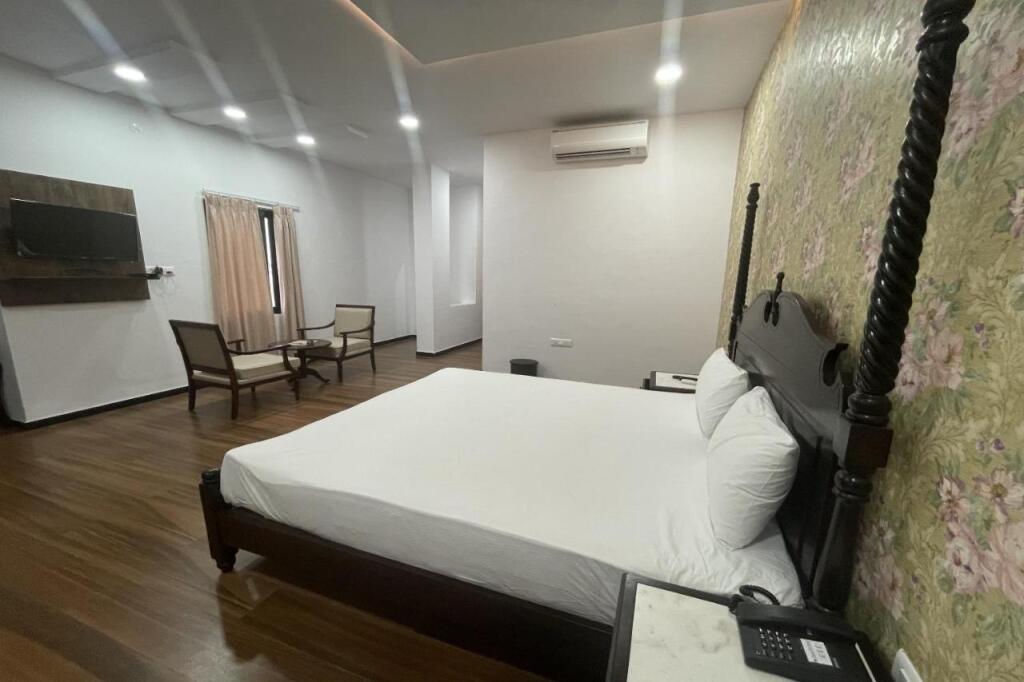 Котпутли: OYO 84433 Golden Tiger Resort