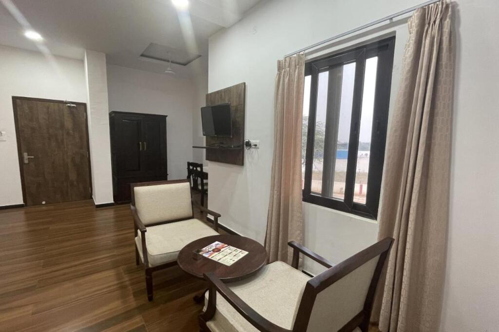 Котпутли: OYO 84433 Golden Tiger Resort