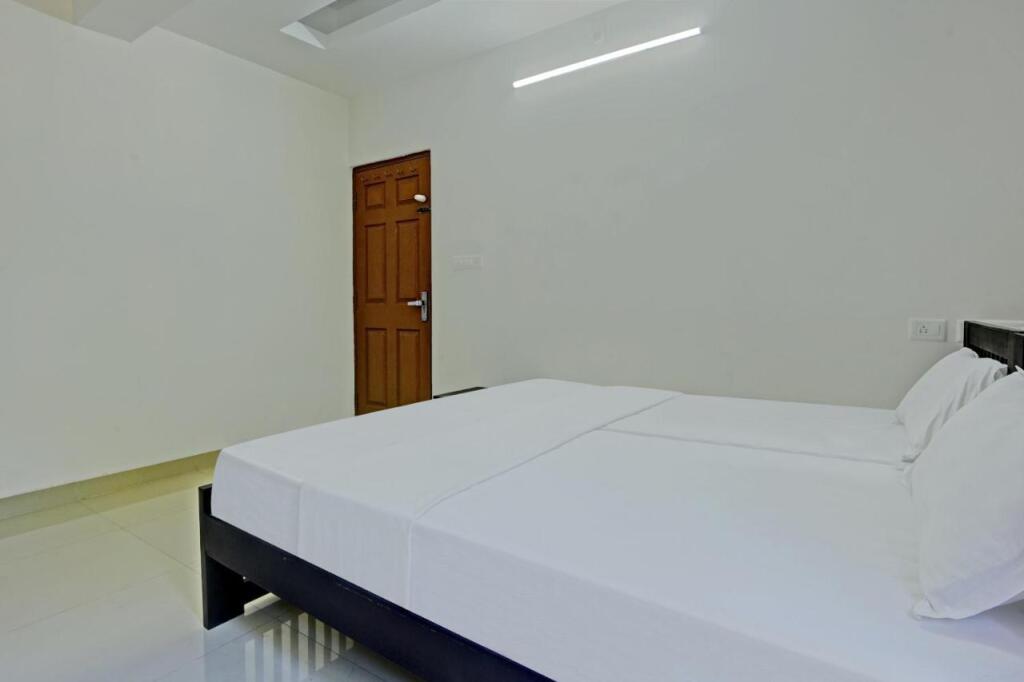 Куруппумтара: SPOT ON 804948 Royal Heights
