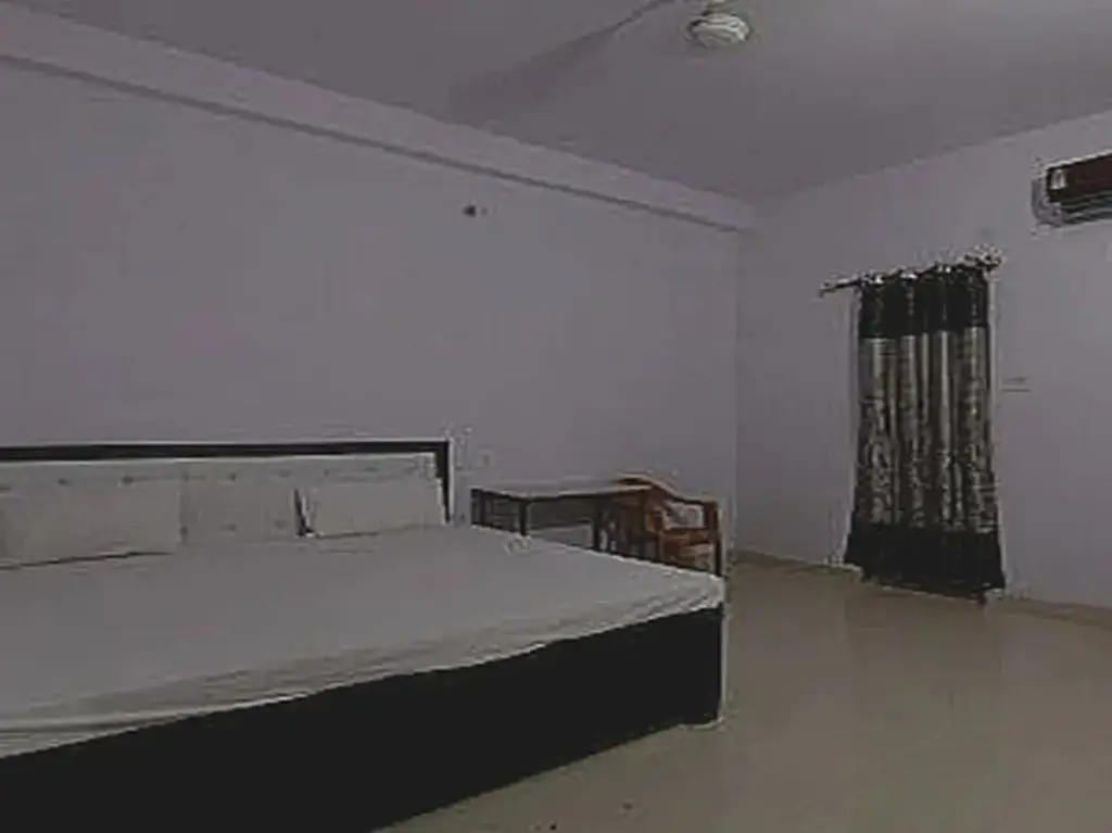 Лакхнау: POP 702015 Hotel Golden Night