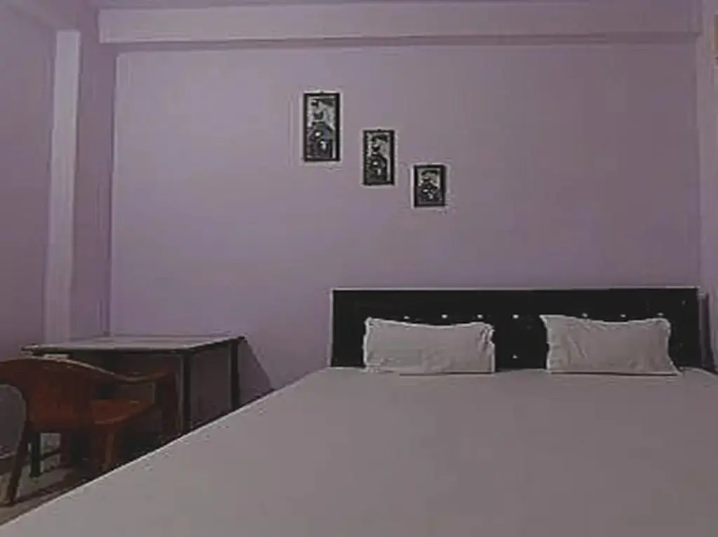 Лакхнау: POP 702015 Hotel Golden Night