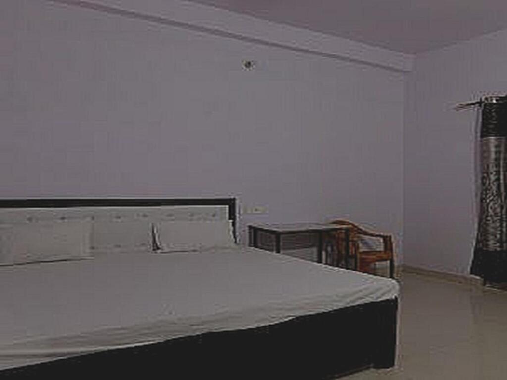 Лакхнау: POP 702015 Hotel Golden Night