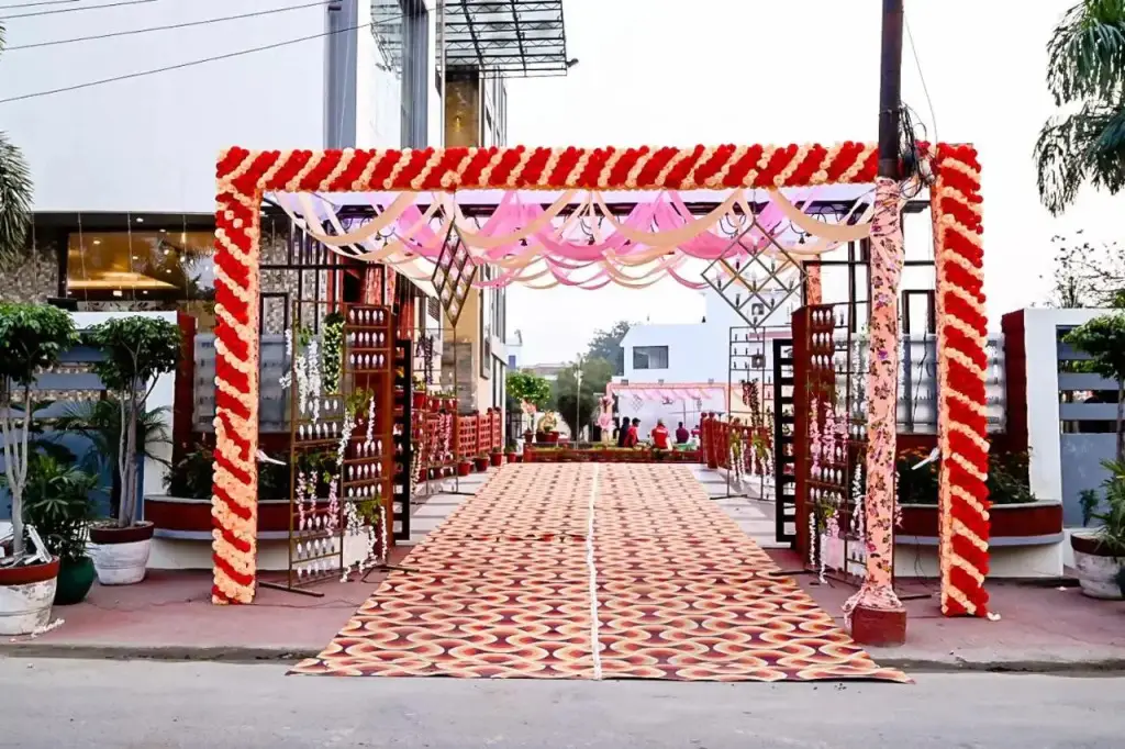 Лакхнау: Sakura Hotel & Banquet
