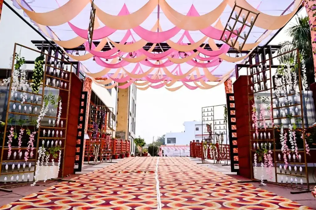 Лакхнау: Sakura Hotel & Banquet
