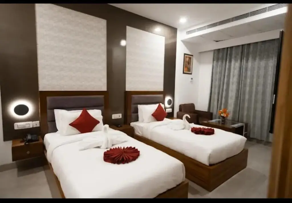 Лакхнау: The Ecstasy Hotel