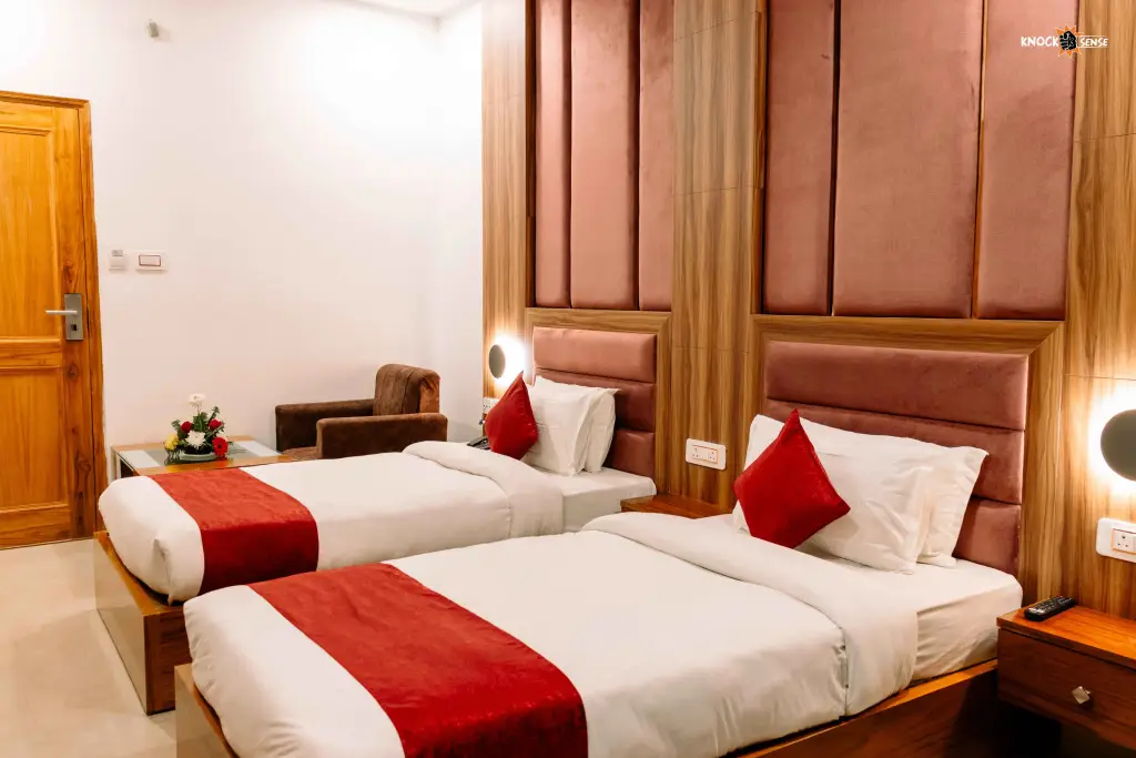 Лакхнау: The Ecstasy Hotel