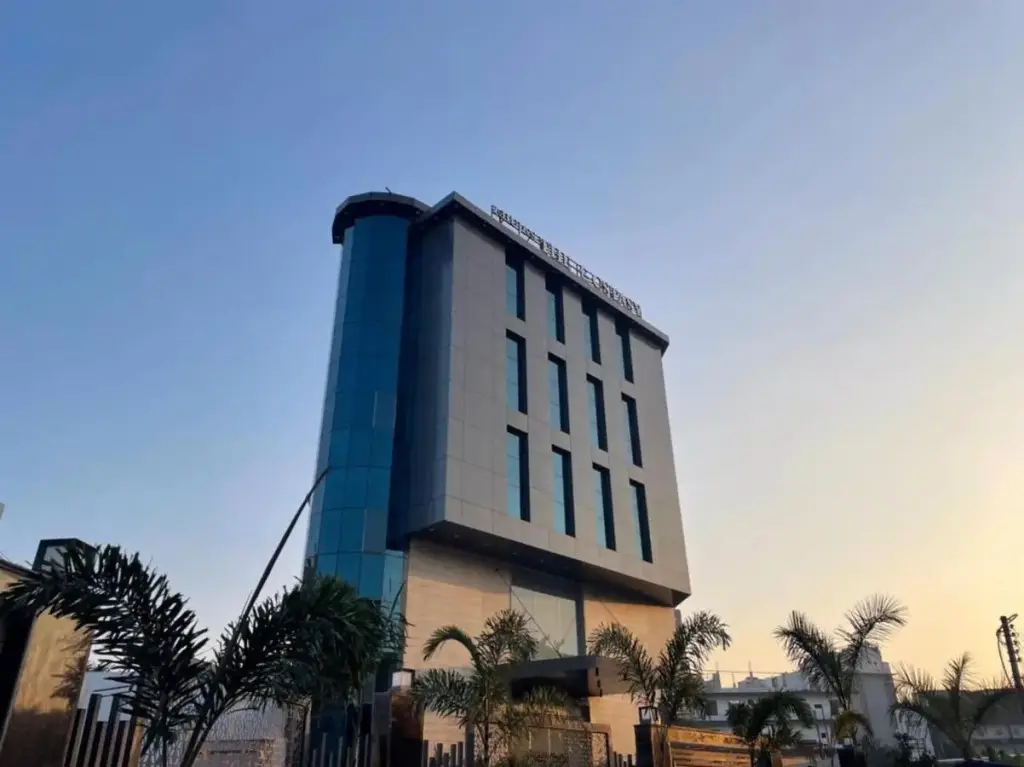 The Ecstasy Hotel — фото 1
