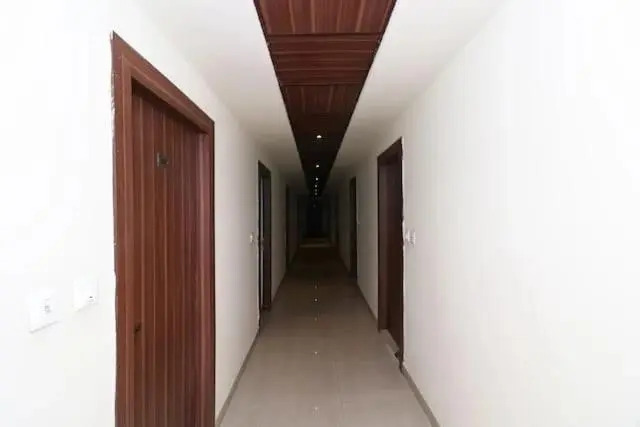 Лакхнау: Hotel M J International
