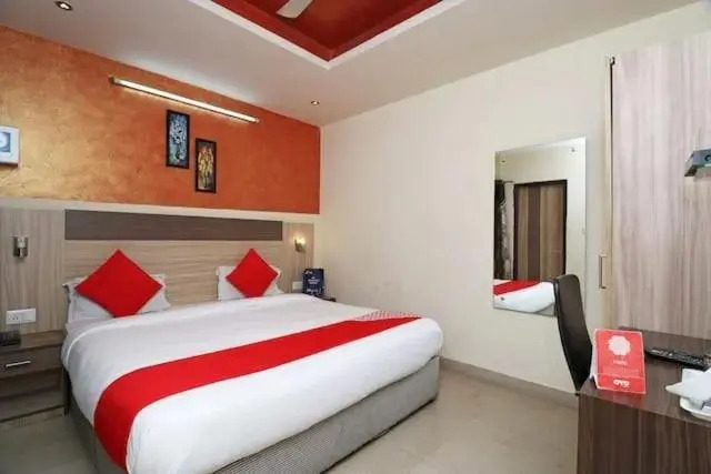 Лакхнау: Hotel M J International