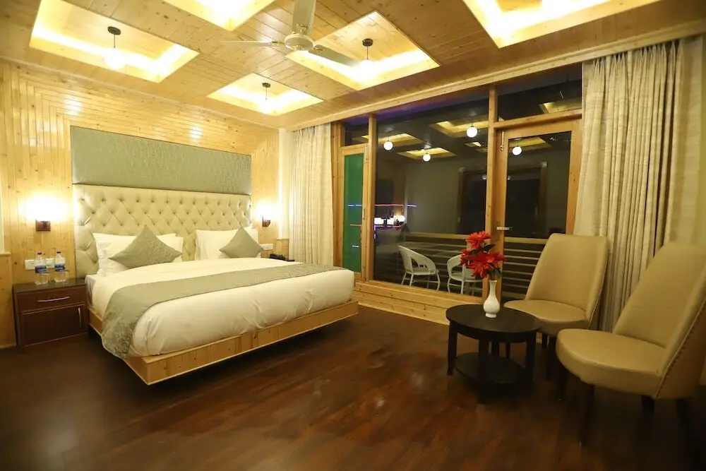 Манали: Golden Wood Manali By Rosetum