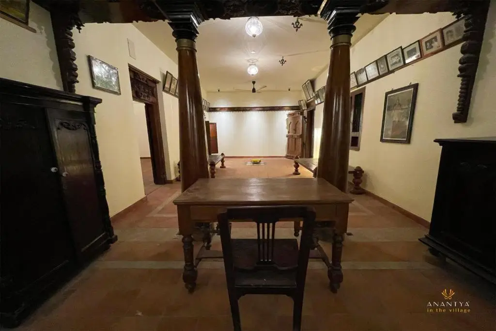 Маниячи: Anantya In The Village