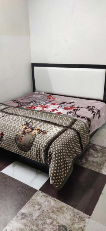 Мератх: OYO 806589 Maharani- Inn