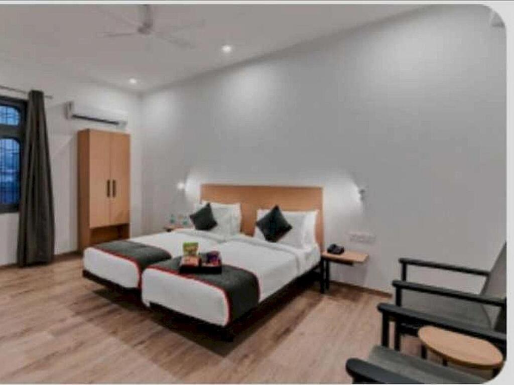 Мератх: Pop 702776 Oyo Hotel Welcome