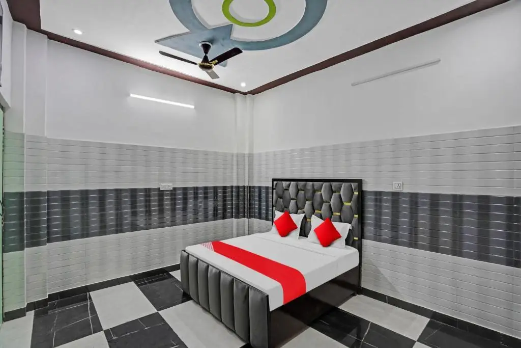 Мератх: OYO Flagship 80810 Hotel H N J
