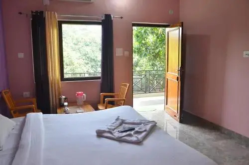 Наинитал: Corbett Milestone Resort