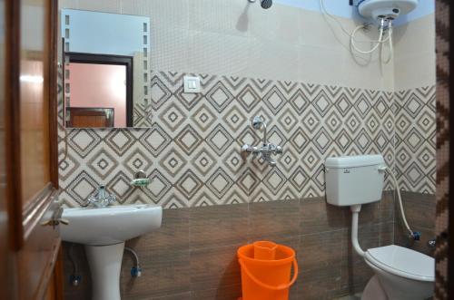 Наинитал: Corbett Milestone Resort