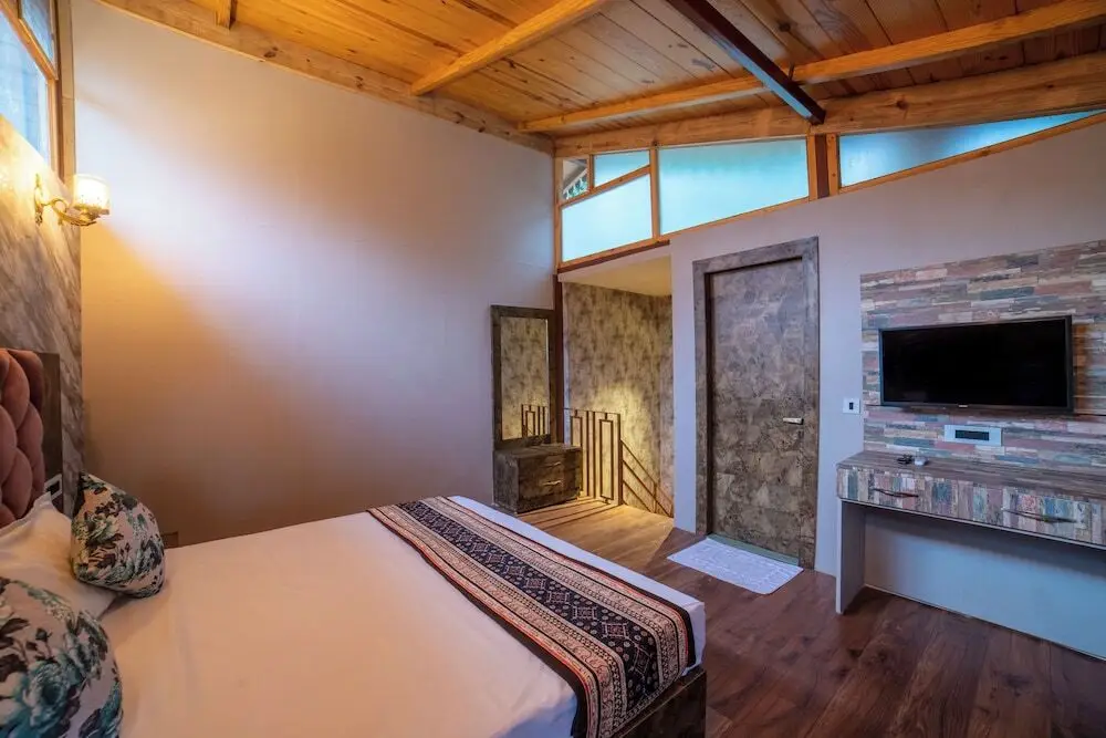 Наинитал: Mudras Grove Resort