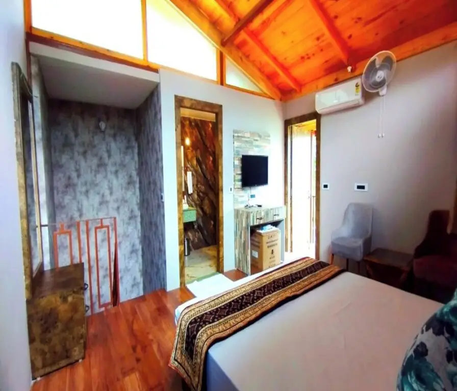 Наинитал: Mudras Grove Resort