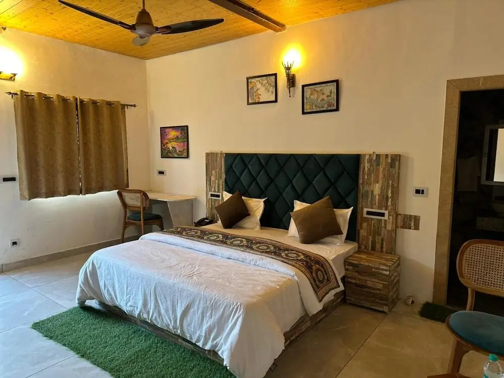 Наинитал: Mudras Grove Resort