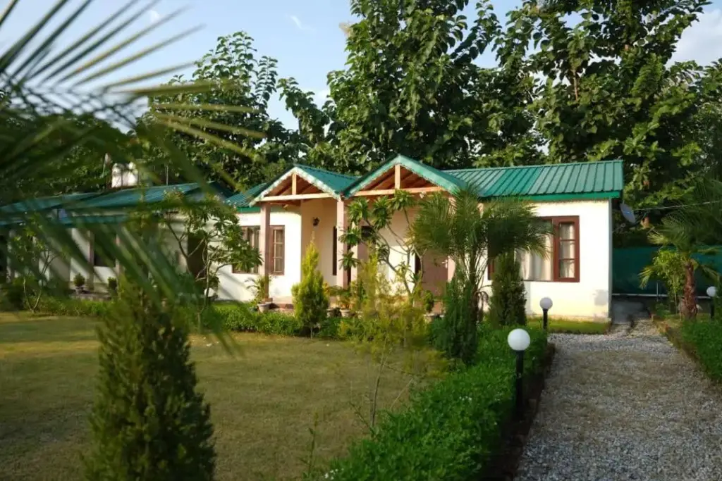 Наинитал: Corbett Mid Forest Resort