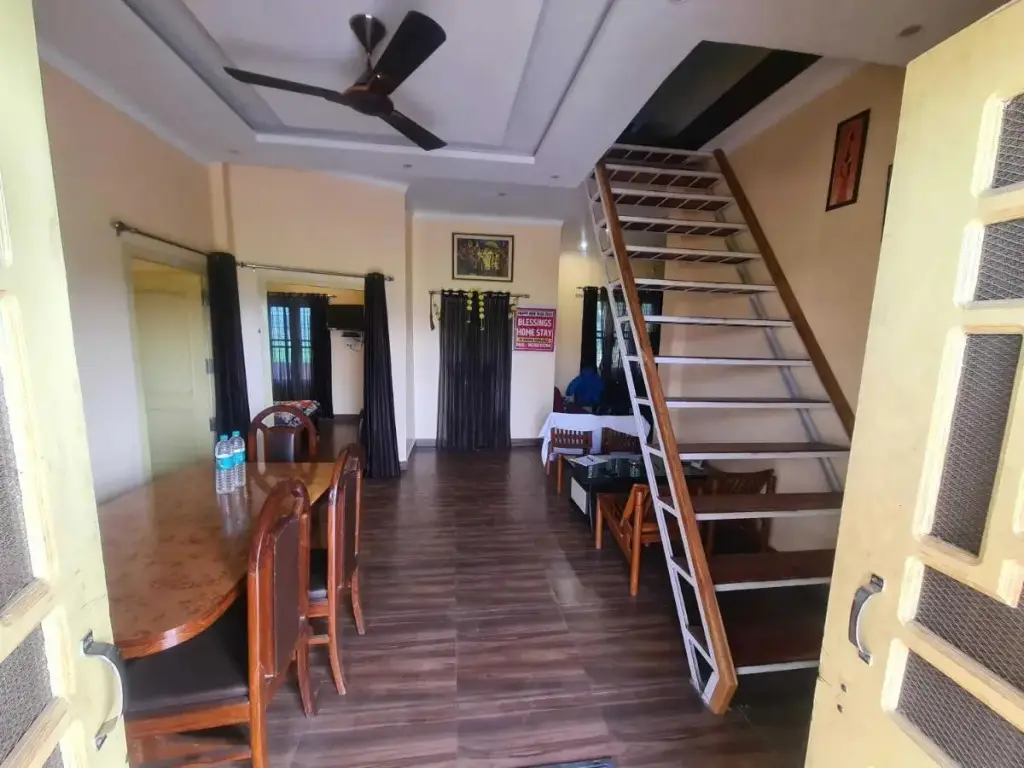 Наинитал: OYOHOME 80809B The Blissing Home Stay